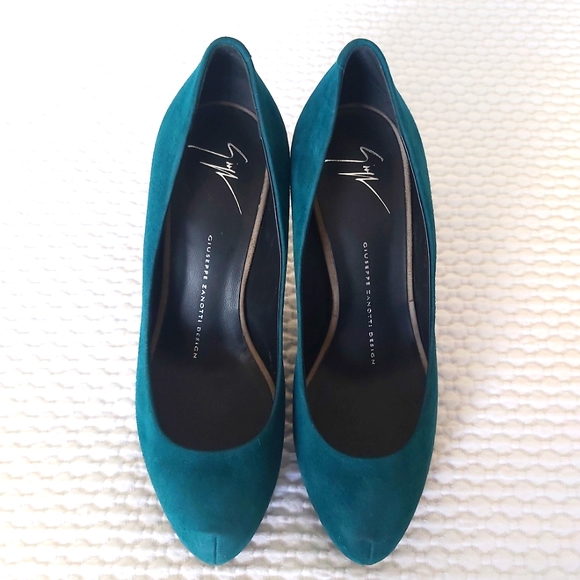 Giuseppe Zanotti Suede Platform Pumps - Picture 14 of 15